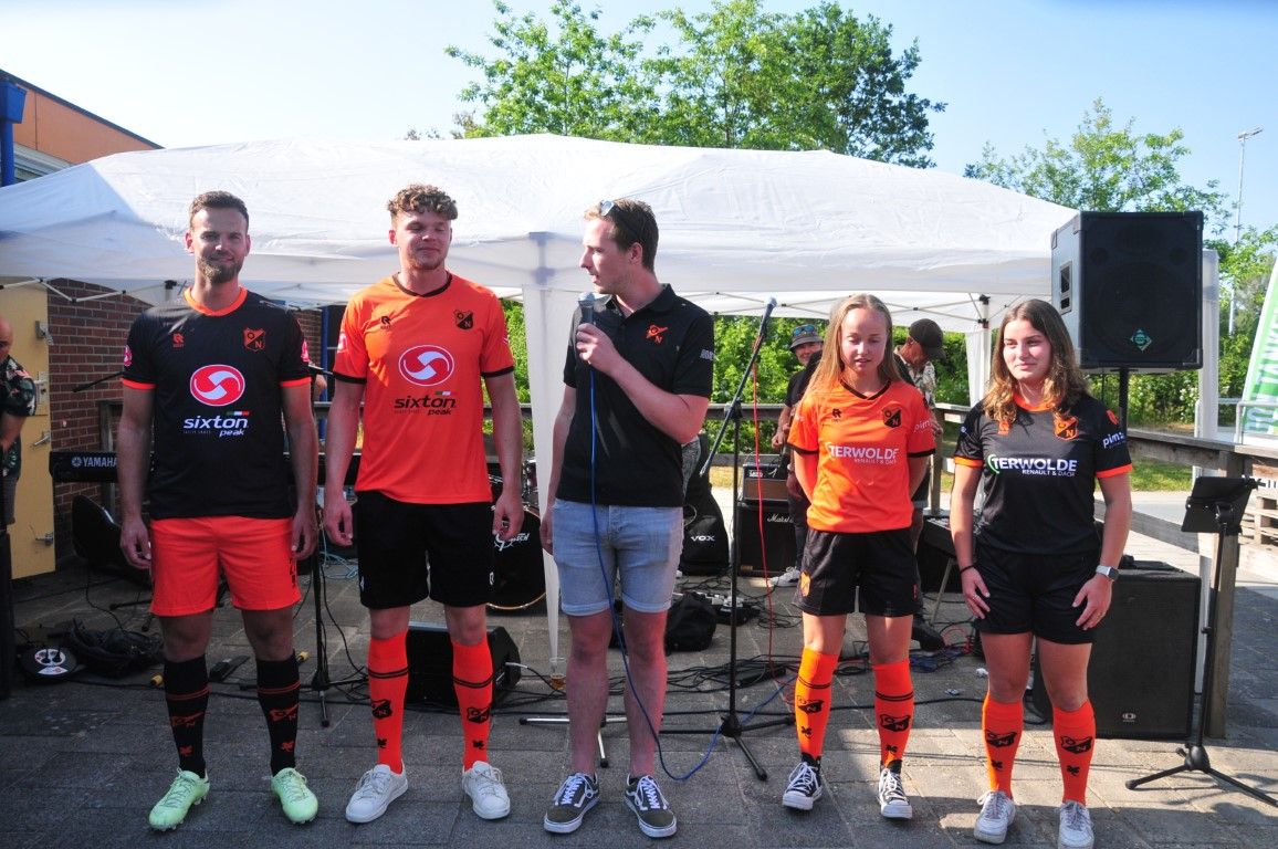 Presentatie nieuwe kleding op 17 juni 2023