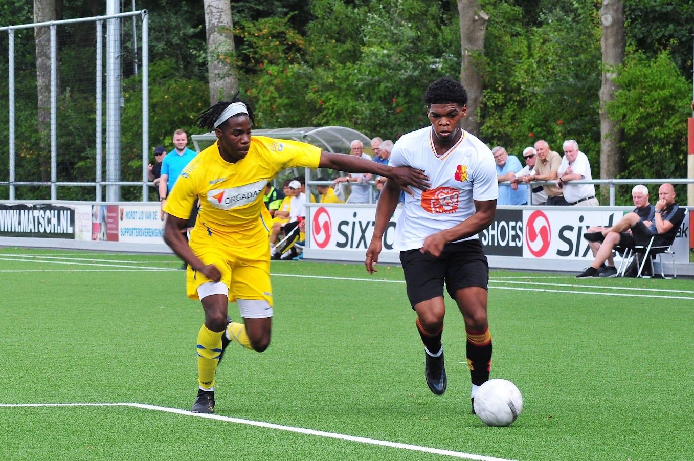 Internationaal voetbal op Coendersborg