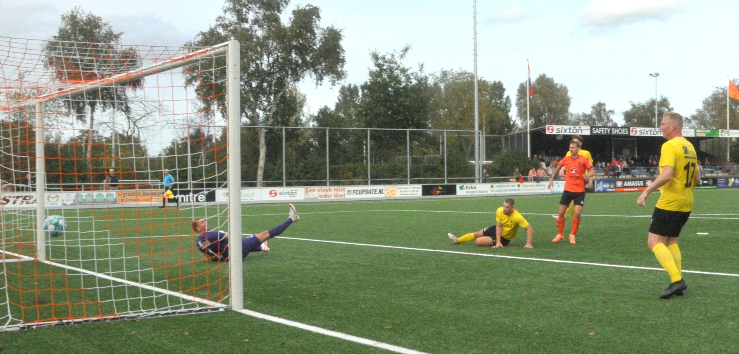 Oranje Nassau schudt in tweede helft SVBO van zich af.