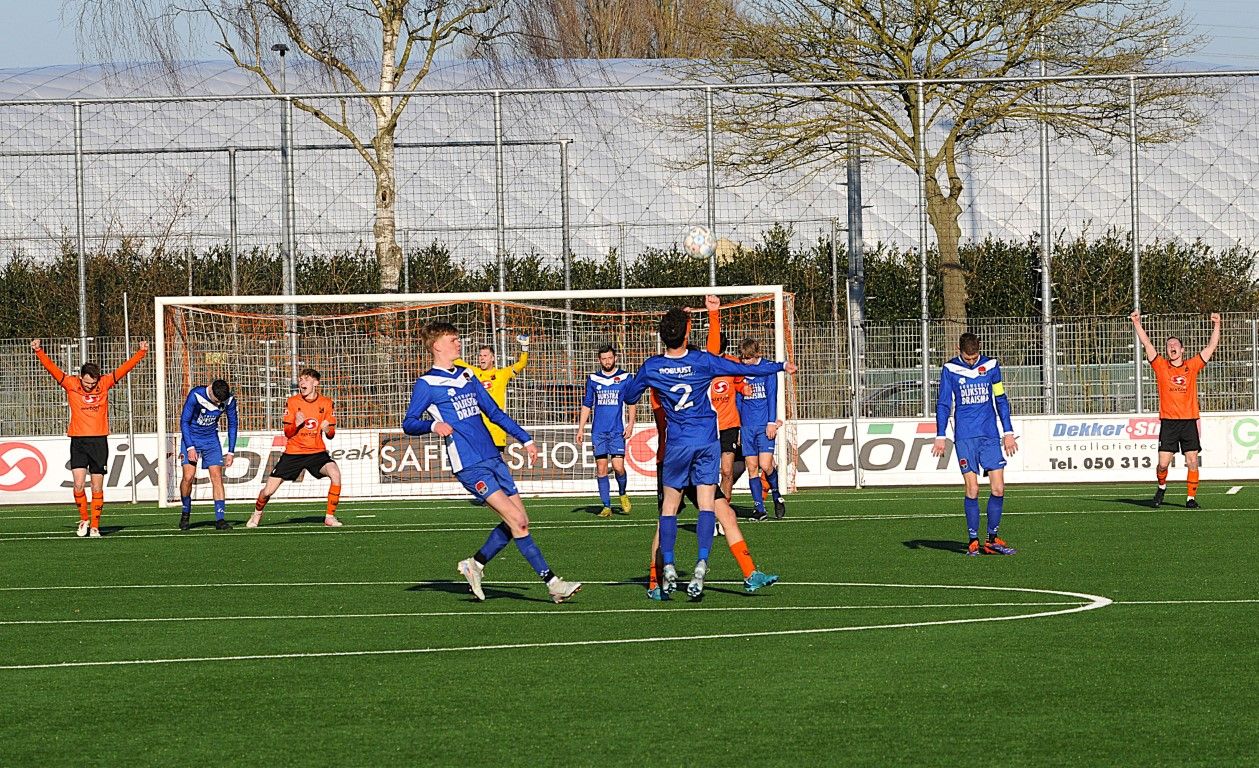 Oranje Nassau  zet stadgenoot PKC '83 in kampioenszetel