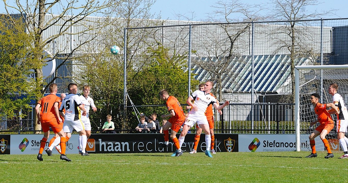 Oranje Nassau speelt zich knap veilig in Stiens