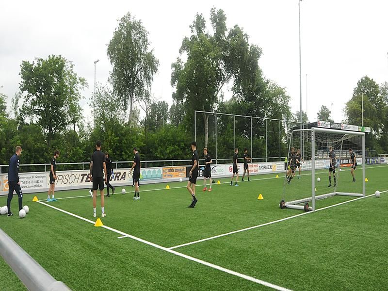 Nieuwe tegenstander in de oefenwedstrijd van disndagavond.