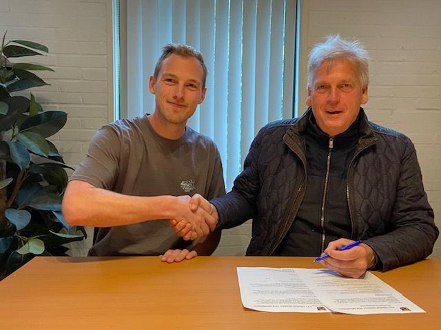 Ook Bert Vos stellen we voor, hij is trainer van de tweede selectie